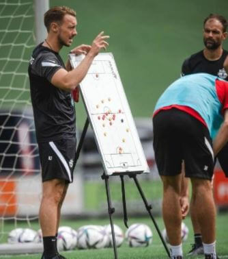 Matthias Jaissle coaching at FC Red Bull Salzburg.